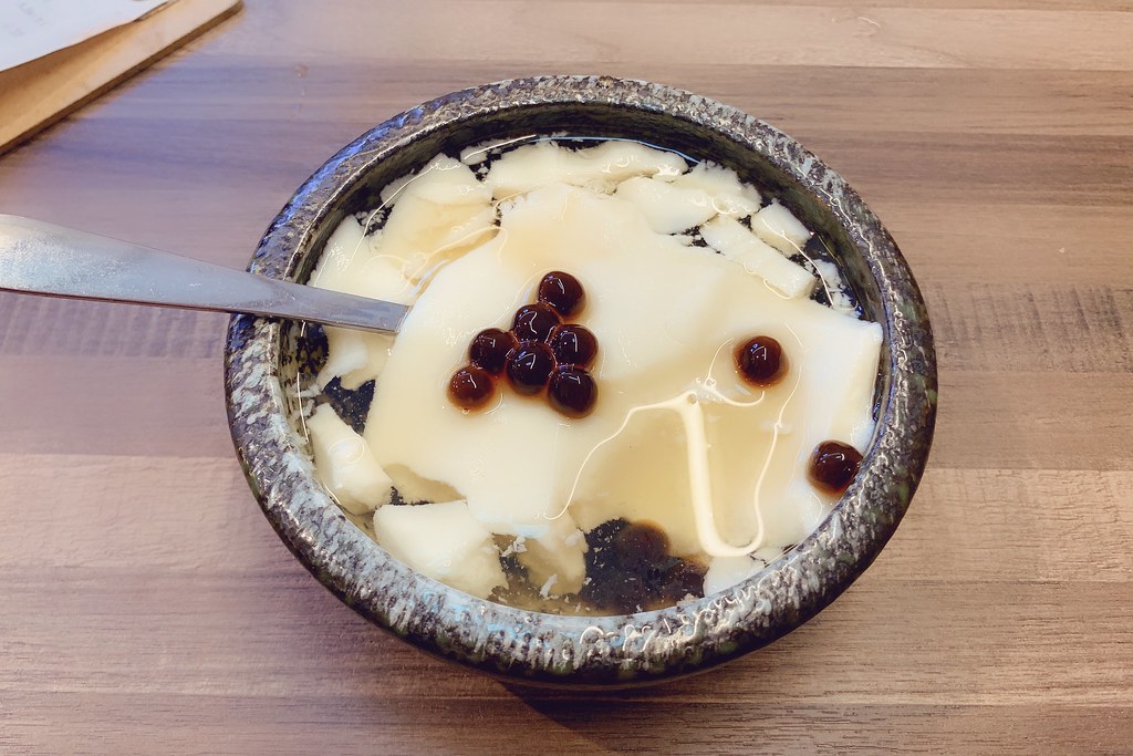 鐵火牛排┃樂軒旗下新品牌~平價鐵板牛排進駐新光三越,湯品飲料白飯甜點無限供應,還有台中名產東泉辣椒 @飛天璇的口袋