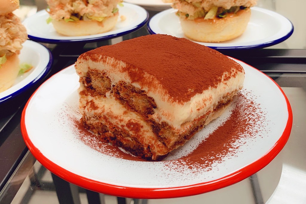 台北大安|Fly Cafe,眾多朋友推薦第一名的蒼蠅哥肉桂捲,西西里咖啡也是人氣必點 @飛天璇的口袋