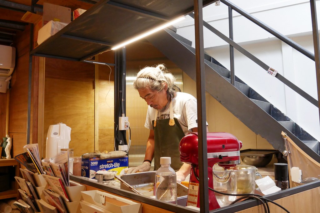 台北大安|Fly Cafe,眾多朋友推薦第一名的蒼蠅哥肉桂捲,西西里咖啡也是人氣必點 @飛天璇的口袋