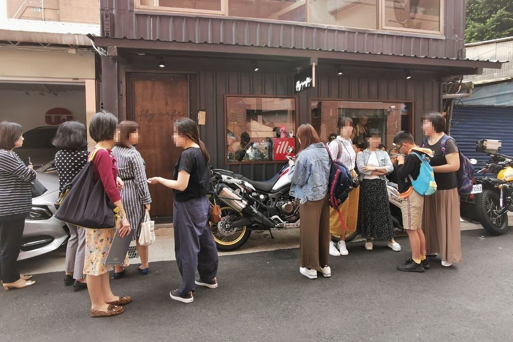 台北大安|Fly Cafe,眾多朋友推薦第一名的蒼蠅哥肉桂捲,西西里咖啡也是人氣必點 @飛天璇的口袋