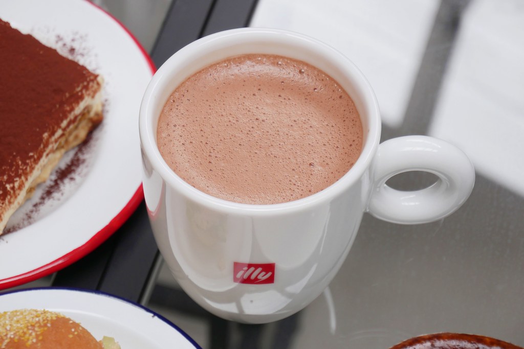 台北大安|Fly Cafe,眾多朋友推薦第一名的蒼蠅哥肉桂捲,西西里咖啡也是人氣必點 @飛天璇的口袋