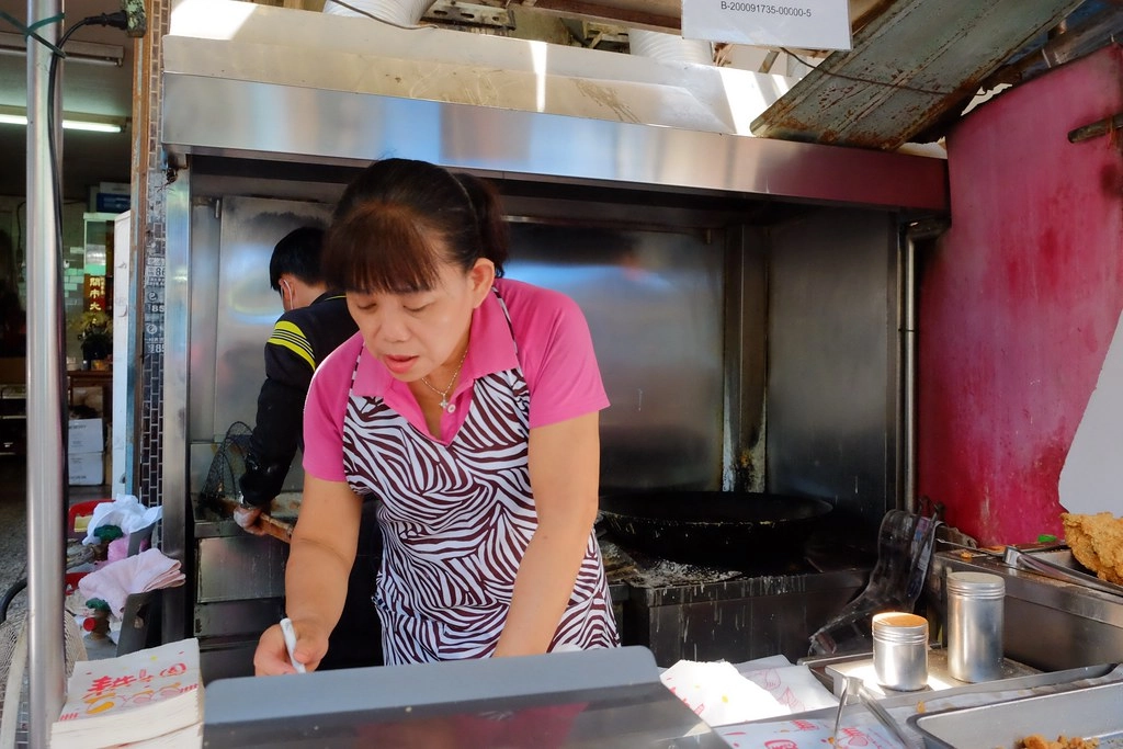 苗栗一日遊|苗栗借問站|苑裡秒殺炸雞 – 垂坤伴手禮 – 東里家風 – 三義木雕博物館 – 彭城堂 – 山板樵休閒農場 @飛天璇的口袋