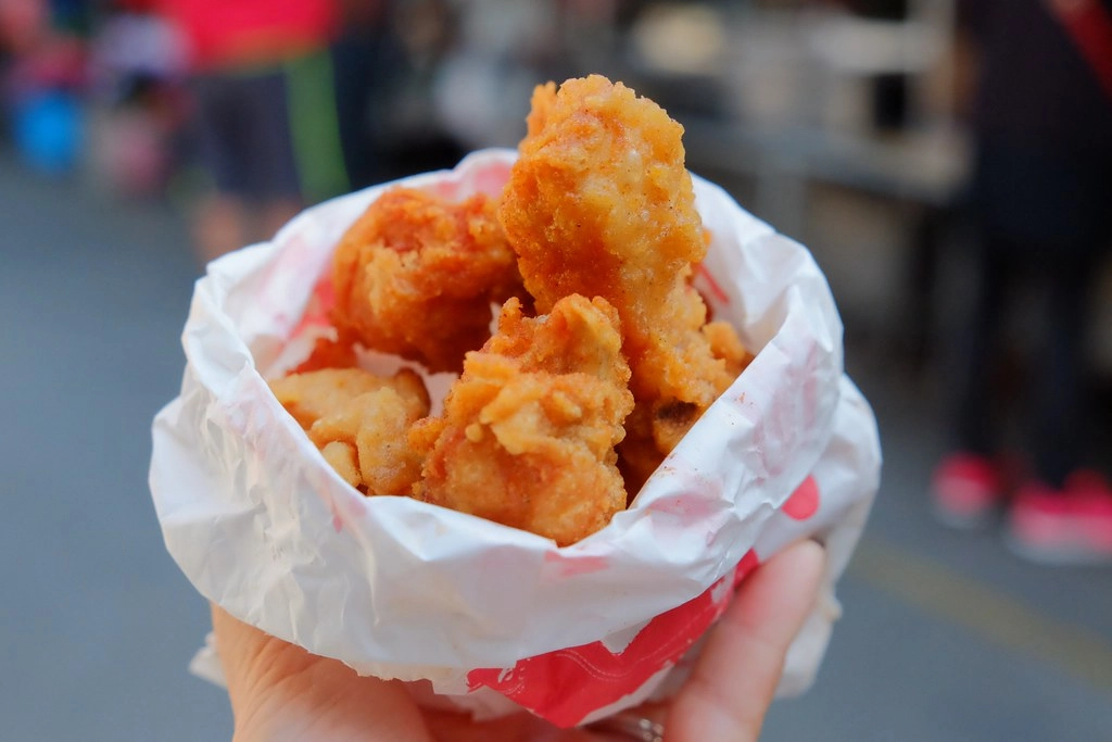 苗栗一日遊|苗栗借問站|苑裡秒殺炸雞 – 垂坤伴手禮 – 東里家風 – 三義木雕博物館 – 彭城堂 – 山板樵休閒農場 @飛天璇的口袋