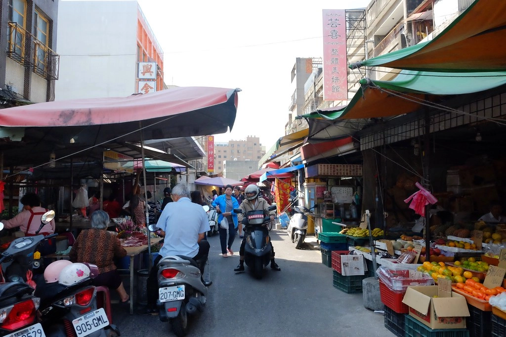 苗栗一日遊|苗栗借問站|苑裡秒殺炸雞 – 垂坤伴手禮 – 東里家風 – 三義木雕博物館 – 彭城堂 – 山板樵休閒農場 @飛天璇的口袋