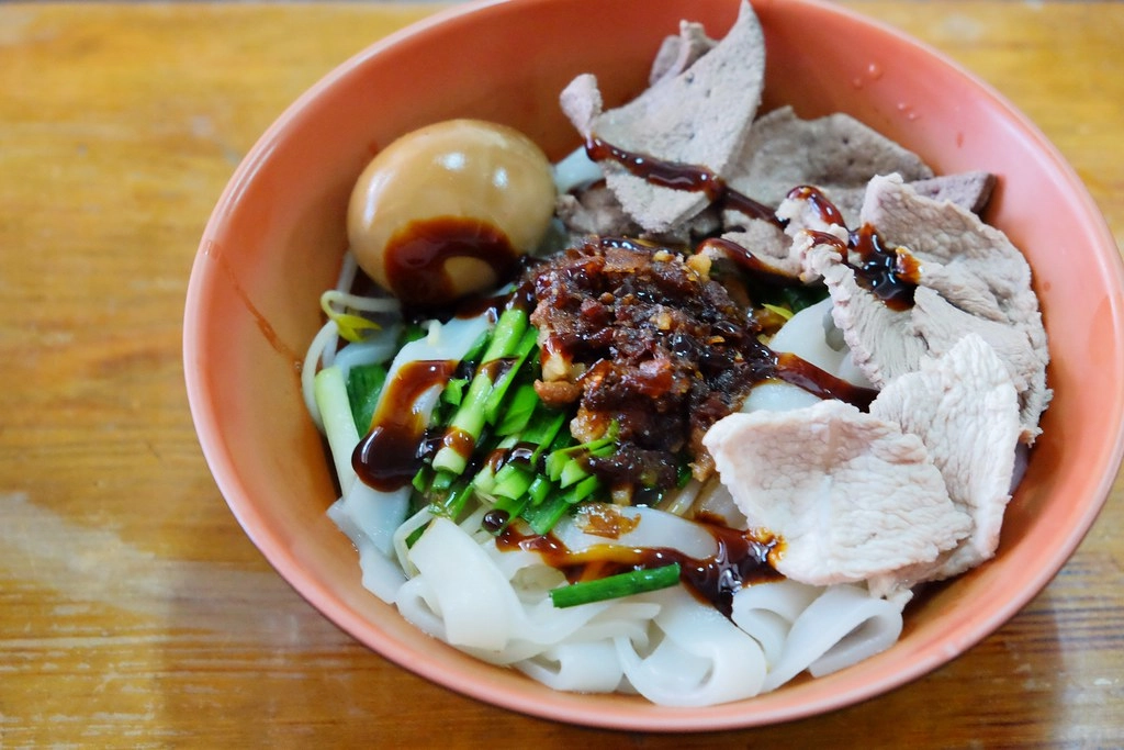 苗栗一日遊|苗栗借問站|苑裡秒殺炸雞 – 垂坤伴手禮 – 東里家風 – 三義木雕博物館 – 彭城堂 – 山板樵休閒農場 @飛天璇的口袋