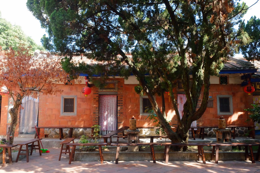 苗栗一日遊|苗栗借問站|苑裡秒殺炸雞 – 垂坤伴手禮 – 東里家風 – 三義木雕博物館 – 彭城堂 – 山板樵休閒農場 @飛天璇的口袋