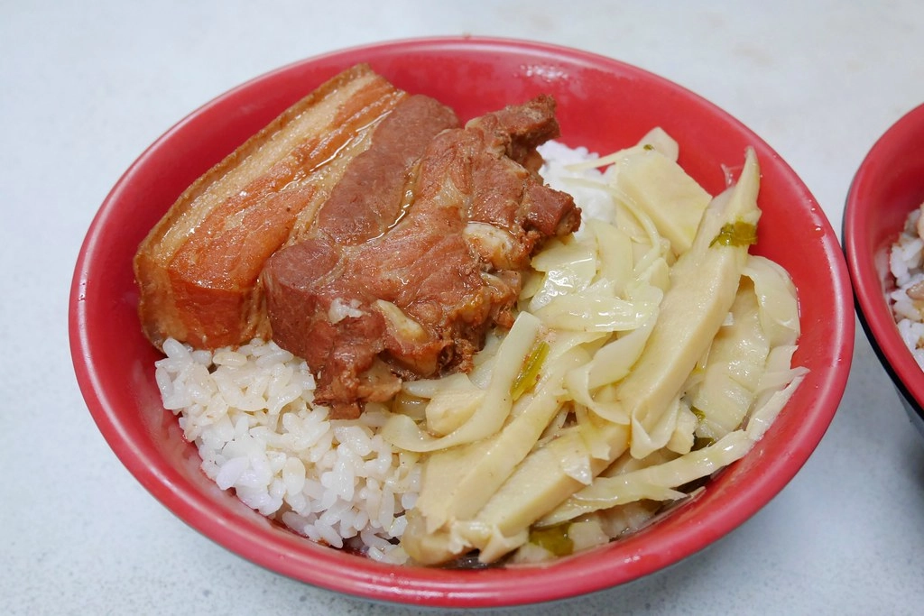 【台中豐原】信義大腸豬血湯:台中人的道地早午餐,Google評價4.2顆星,豐原三大炒麵豬血湯店 @飛天璇的口袋