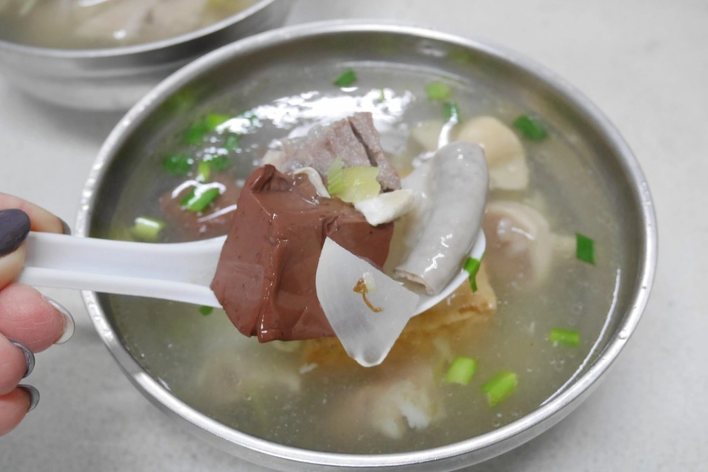 【台中豐原】信義大腸豬血湯:台中人的道地早午餐,Google評價4.2顆星,豐原三大炒麵豬血湯店 @飛天璇的口袋