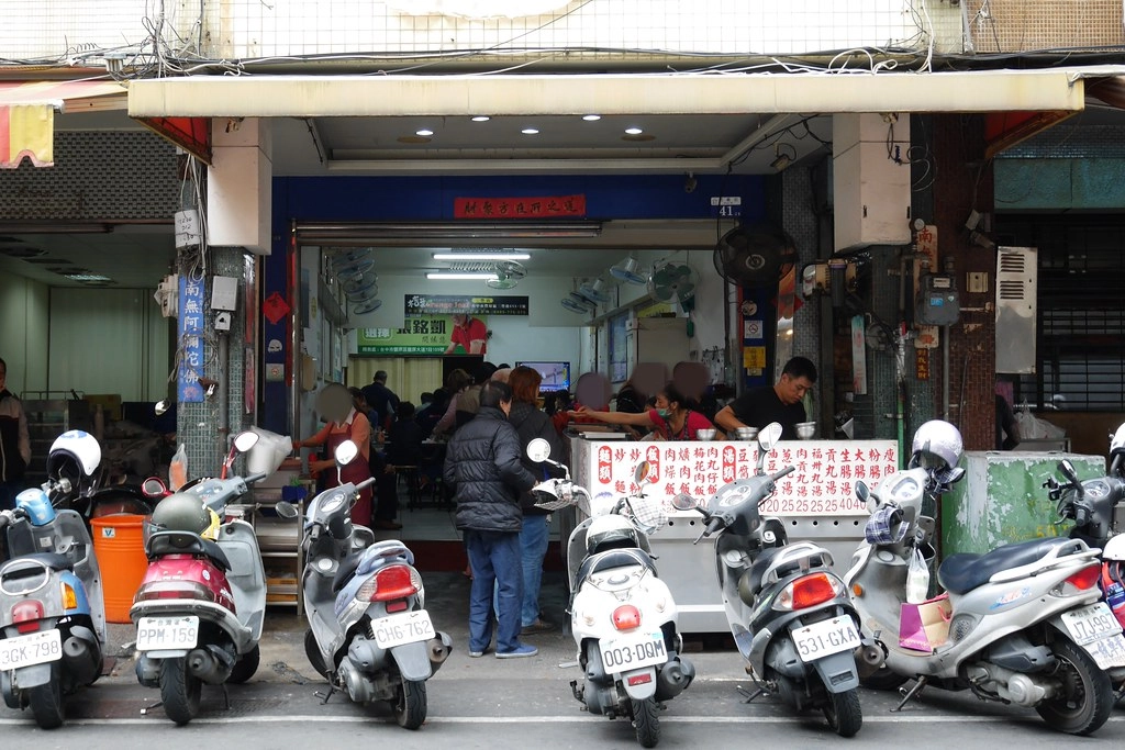 【台中豐原】信義大腸豬血湯:台中人的道地早午餐,Google評價4.2顆星,豐原三大炒麵豬血湯店 @飛天璇的口袋