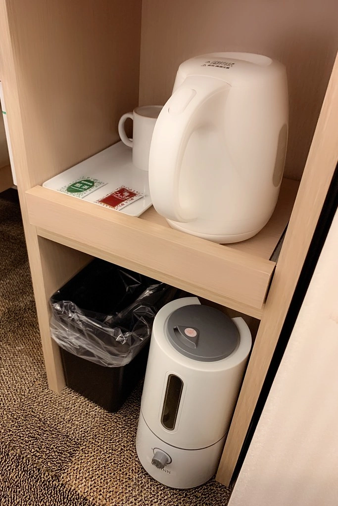 日本東京|東橫INN新宿御苑前站3號出口.新宿御苑前站3號出口步行3分鐘,附近Lawson、7-11和全家便利商店 @飛天璇的口袋