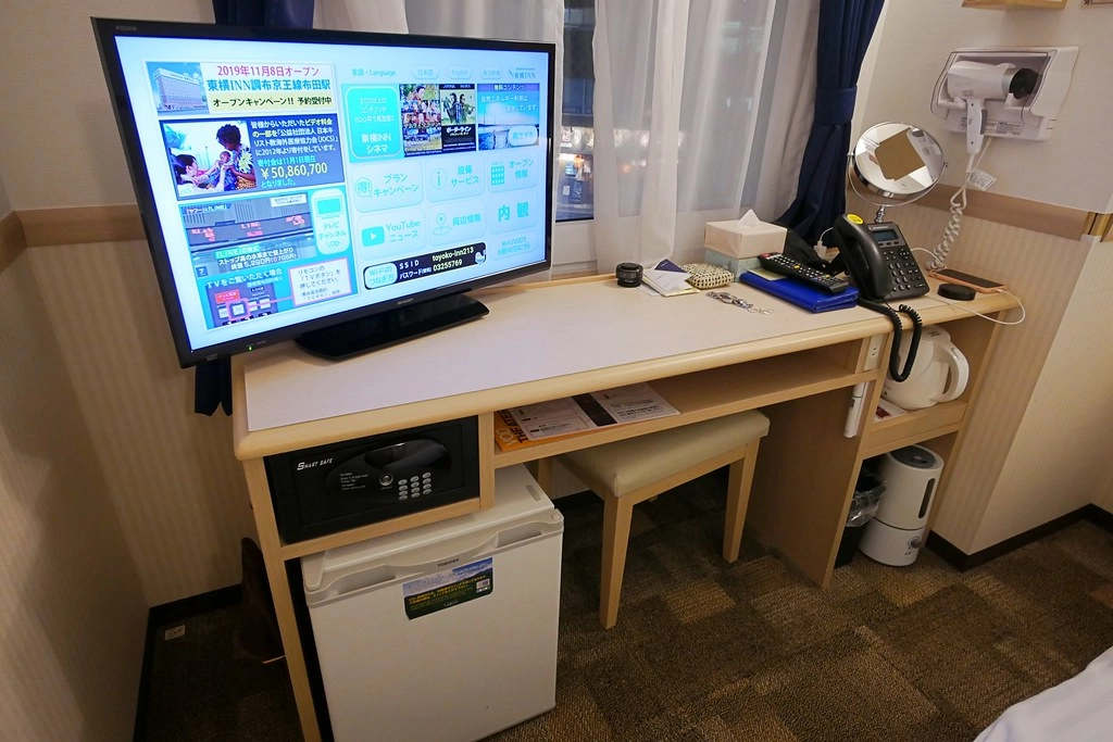 日本東京|東橫INN新宿御苑前站3號出口.新宿御苑前站3號出口步行3分鐘,附近Lawson、7-11和全家便利商店 @飛天璇的口袋