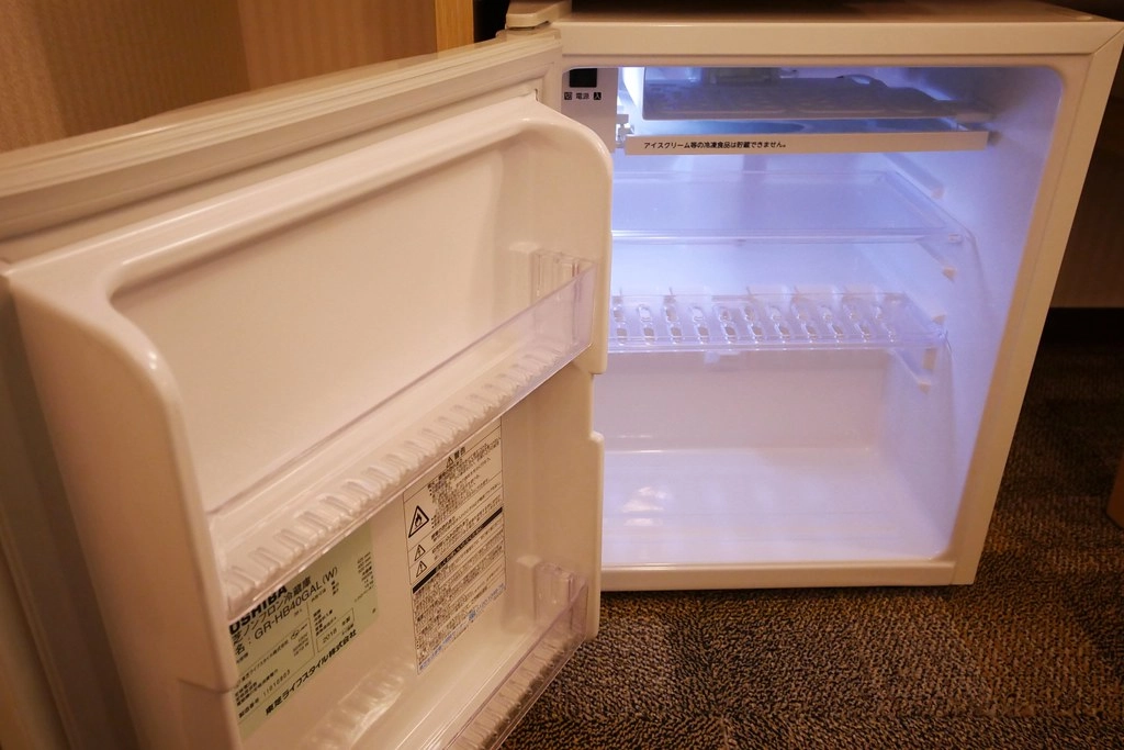 日本東京|東橫INN新宿御苑前站3號出口.新宿御苑前站3號出口步行3分鐘,附近Lawson、7-11和全家便利商店 @飛天璇的口袋