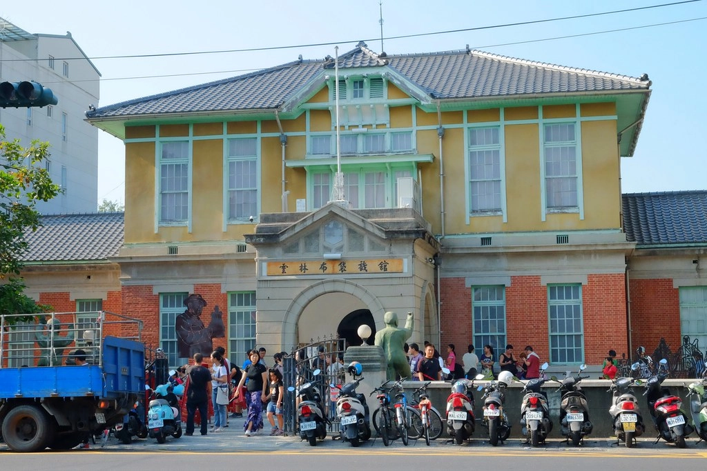 雲林虎尾|星巴克虎尾門市,日治昭和時期三級古蹟,結合書香與咖啡香 @飛天璇的口袋