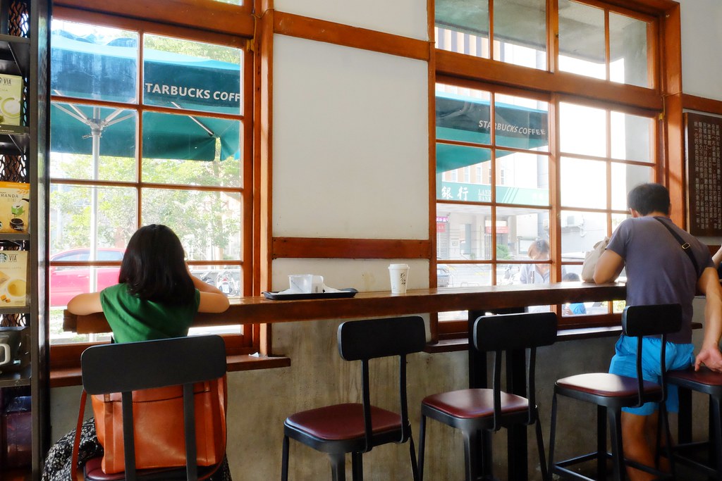 雲林虎尾|星巴克虎尾門市,日治昭和時期三級古蹟,結合書香與咖啡香 @飛天璇的口袋