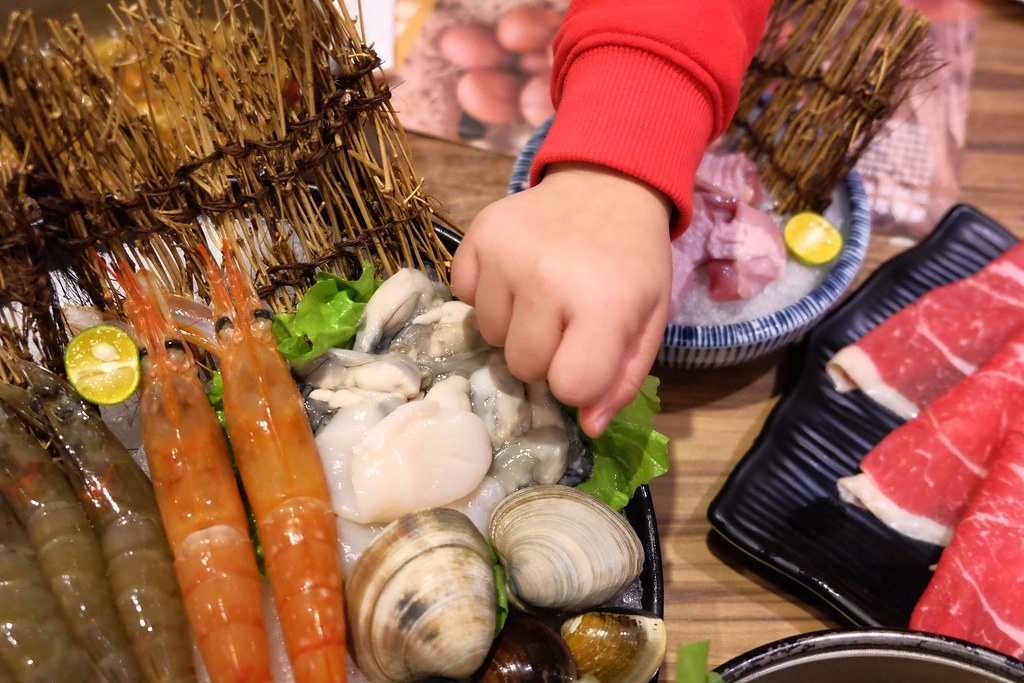 良食煮意有機鍋物:有機餐廳五顆星認證~$1288元雙人海陸餐,+198元升級5品海鮮盤! @飛天璇的口袋