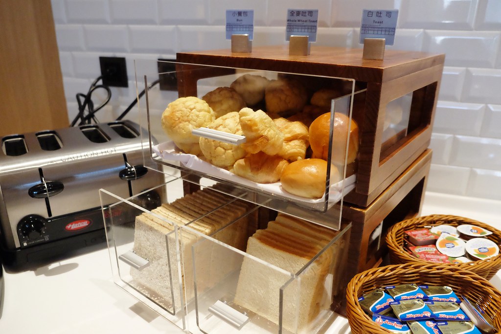 【嘉義西區】嘉義智選假日酒店 Holiday Inn Express:嘉義火車站步行5分鐘,房間簡約裝潢有質感 @飛天璇的口袋