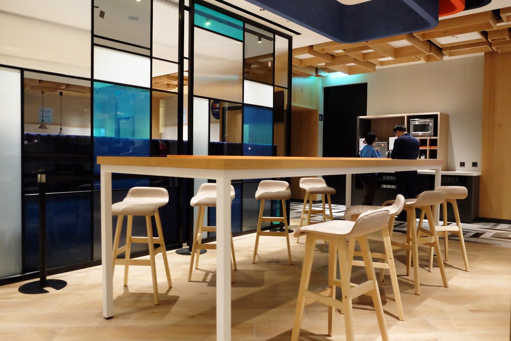 【嘉義西區】嘉義智選假日酒店 Holiday Inn Express:嘉義火車站步行5分鐘,房間簡約裝潢有質感 @飛天璇的口袋