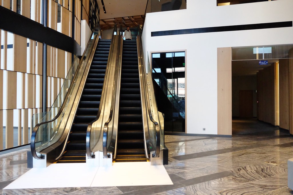 【嘉義西區】嘉義智選假日酒店 Holiday Inn Express:嘉義火車站步行5分鐘,房間簡約裝潢有質感 @飛天璇的口袋