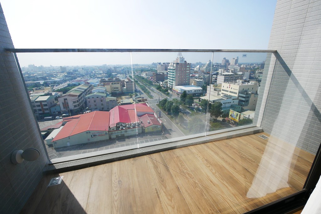 【嘉義西區】嘉義智選假日酒店 Holiday Inn Express:嘉義火車站步行5分鐘,房間簡約裝潢有質感 @飛天璇的口袋