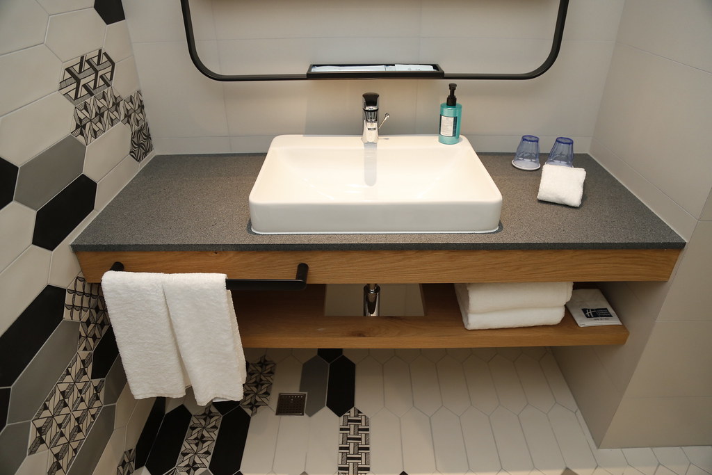 【嘉義西區】嘉義智選假日酒店 Holiday Inn Express:嘉義火車站步行5分鐘,房間簡約裝潢有質感 @飛天璇的口袋