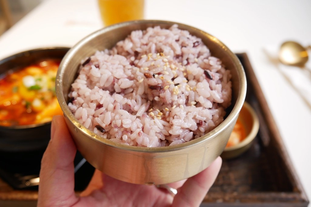 台中西區|無理 Wuli.台中韓式鍋物餐廳,夢幻的Tiffany藍和網美盪秋千 @飛天璇的口袋