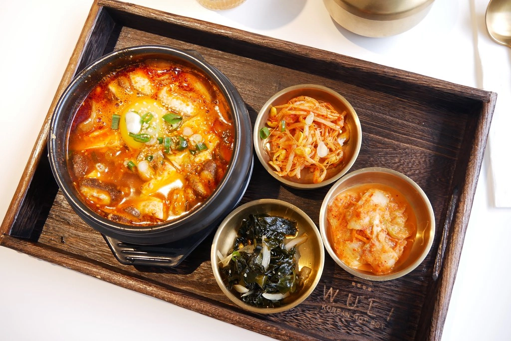 台中西區|無理 Wuli.台中韓式鍋物餐廳,夢幻的Tiffany藍和網美盪秋千 @飛天璇的口袋