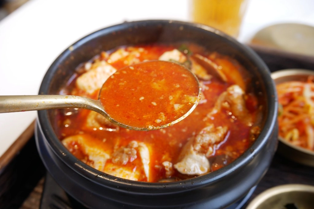 台中西區|無理 Wuli.台中韓式鍋物餐廳,夢幻的Tiffany藍和網美盪秋千 @飛天璇的口袋