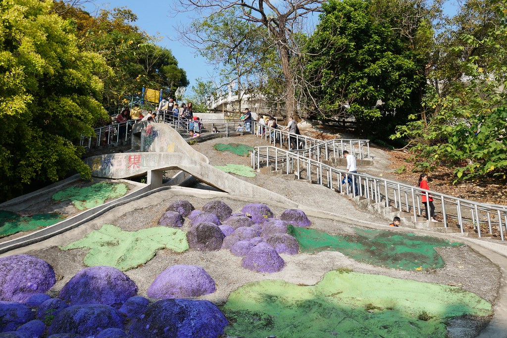 百果山溜滑梯:全台最長的溜滑梯,沙畫、釣魚、旋轉木馬、摩天輪,小孩子的天堂啊! @飛天璇的口袋