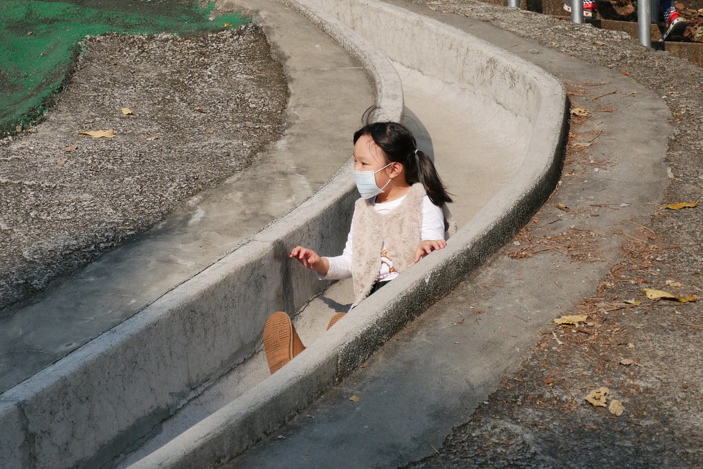 百果山溜滑梯:全台最長的溜滑梯,沙畫、釣魚、旋轉木馬、摩天輪,小孩子的天堂啊! @飛天璇的口袋