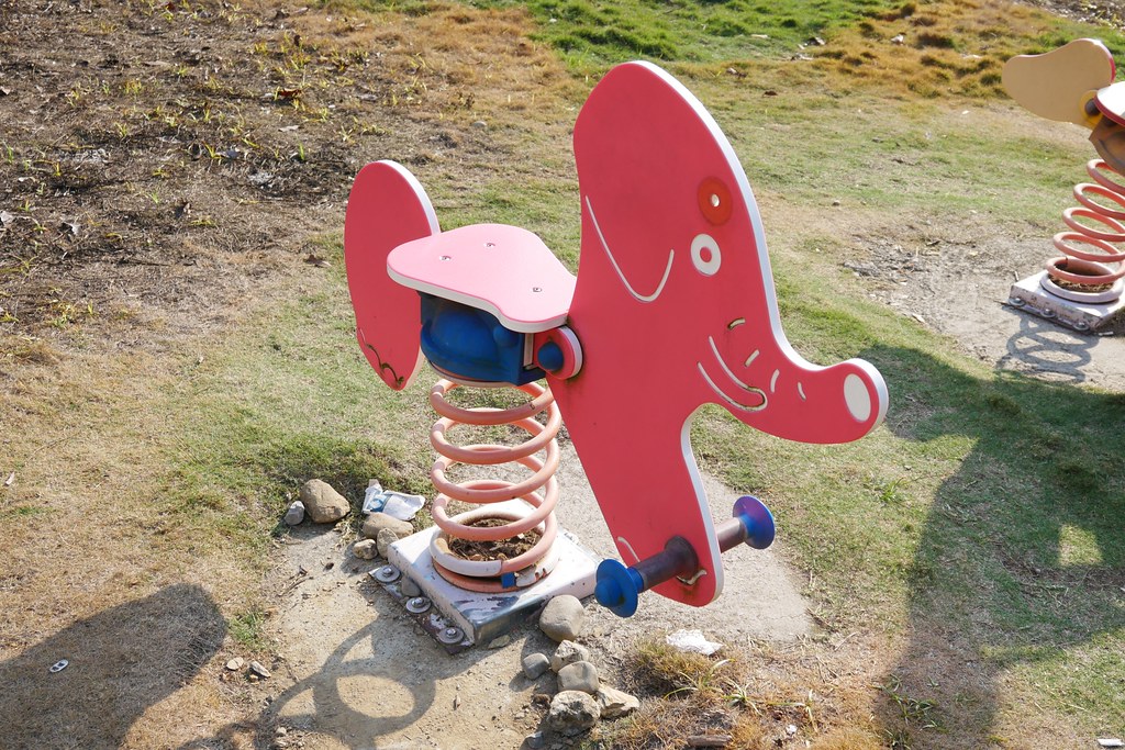 百果山溜滑梯:全台最長的溜滑梯,沙畫、釣魚、旋轉木馬、摩天輪,小孩子的天堂啊! @飛天璇的口袋