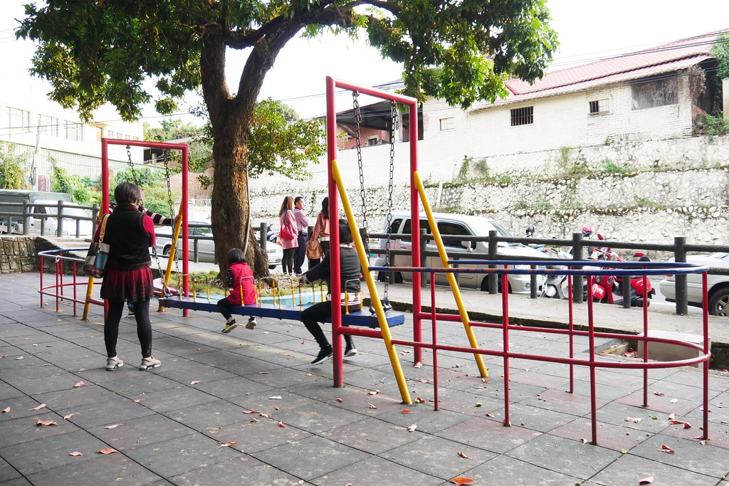 百果山溜滑梯:全台最長的溜滑梯,沙畫、釣魚、旋轉木馬、摩天輪,小孩子的天堂啊! @飛天璇的口袋