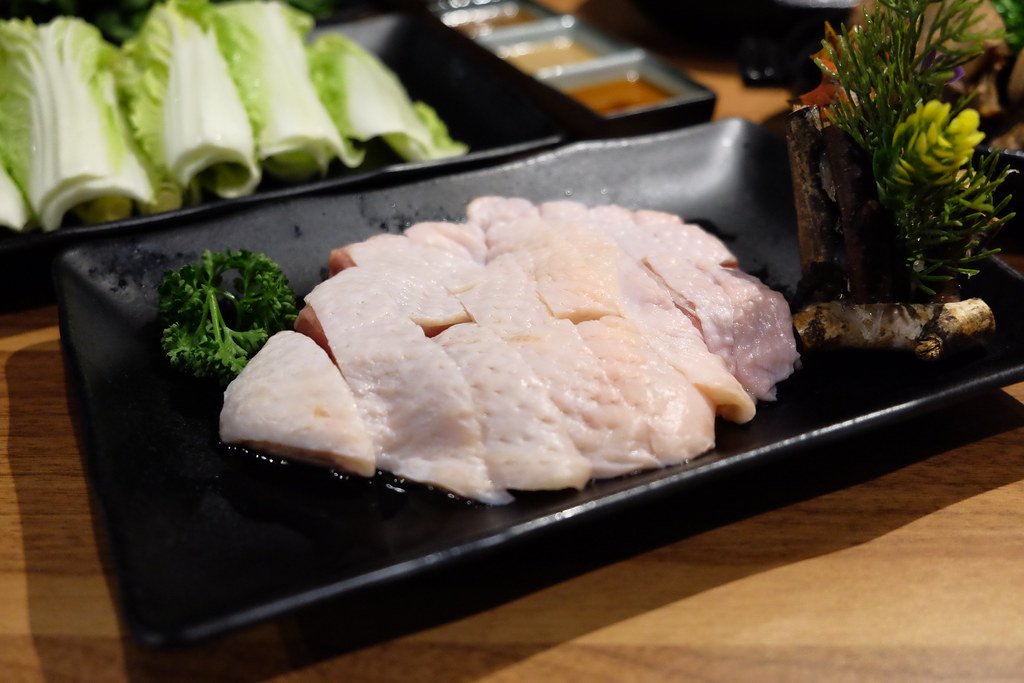 戰鼓火鍋:整尾鱸魚、燉牛骨放鍋底~創新7種湯頭讓人耳目一新! @飛天璇的口袋