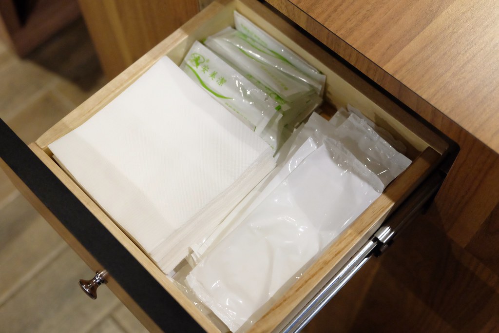 戰鼓火鍋:整尾鱸魚、燉牛骨放鍋底~創新7種湯頭讓人耳目一新! @飛天璇的口袋