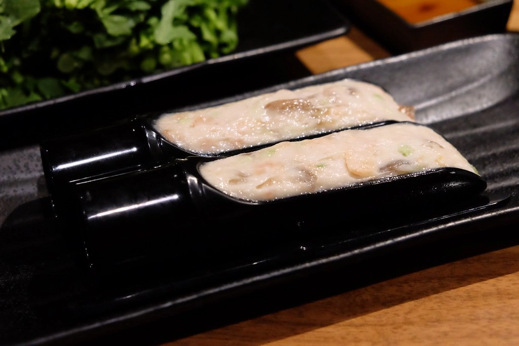 戰鼓火鍋:整尾鱸魚、燉牛骨放鍋底~創新7種湯頭讓人耳目一新! @飛天璇的口袋