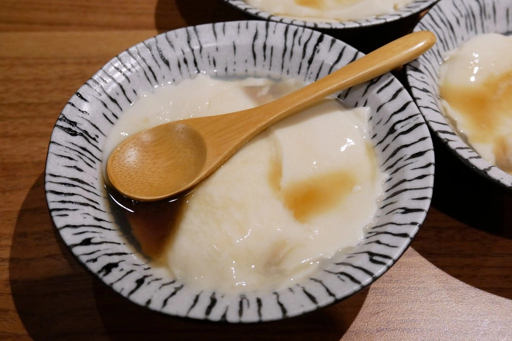 戰鼓火鍋:整尾鱸魚、燉牛骨放鍋底~創新7種湯頭讓人耳目一新! @飛天璇的口袋