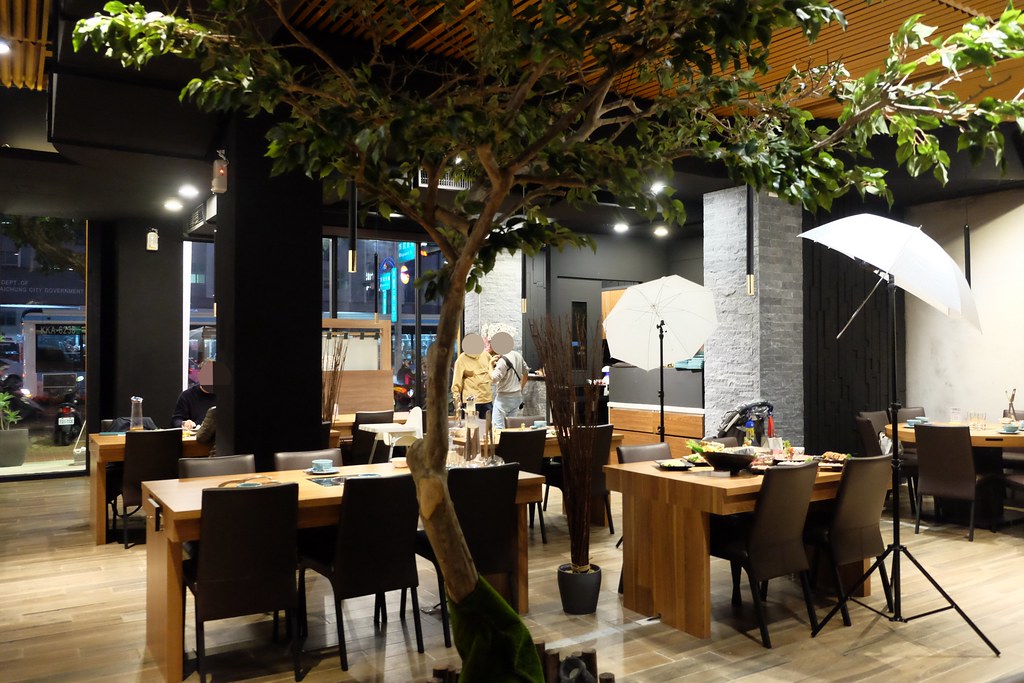 戰鼓火鍋:整尾鱸魚、燉牛骨放鍋底~創新7種湯頭讓人耳目一新! @飛天璇的口袋