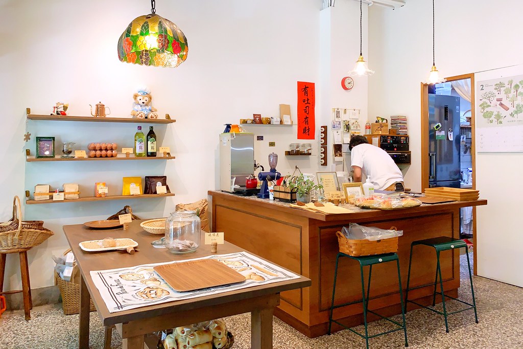 小雪Casa:小巧溫馨的家庭式烘焙坊,手作麵包要先預約才吃得到,台中西區甜點下午茶推薦 @飛天璇的口袋