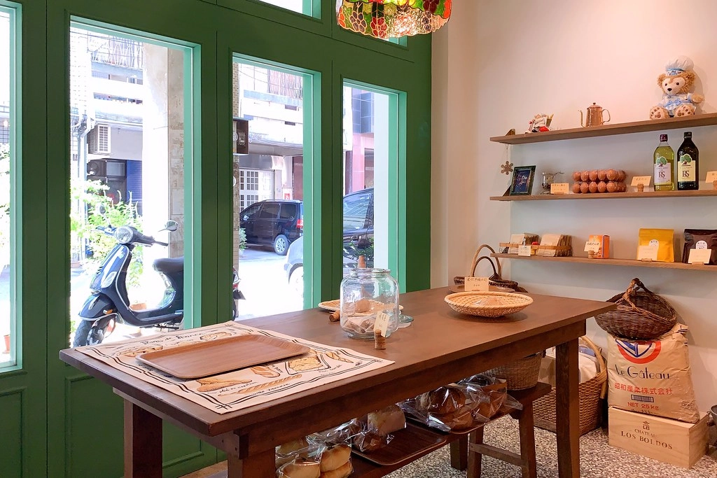 小雪Casa:小巧溫馨的家庭式烘焙坊,手作麵包要先預約才吃得到,台中西區甜點下午茶推薦 @飛天璇的口袋