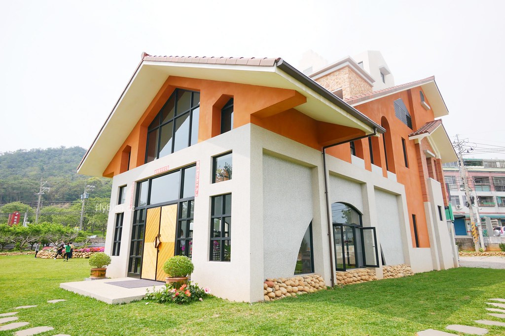 山水啡|擁有大片綠地和田園風情,漂亮落地窗建築,新社新開幕景觀餐廳 @飛天璇的口袋