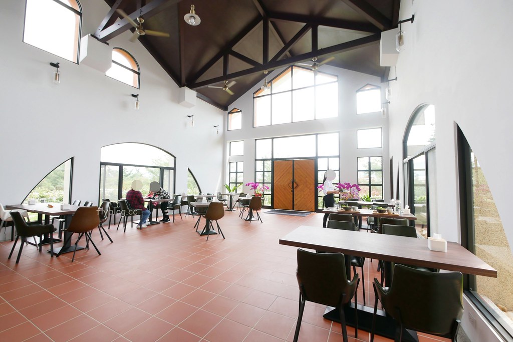 山水啡|擁有大片綠地和田園風情,漂亮落地窗建築,新社新開幕景觀餐廳 @飛天璇的口袋