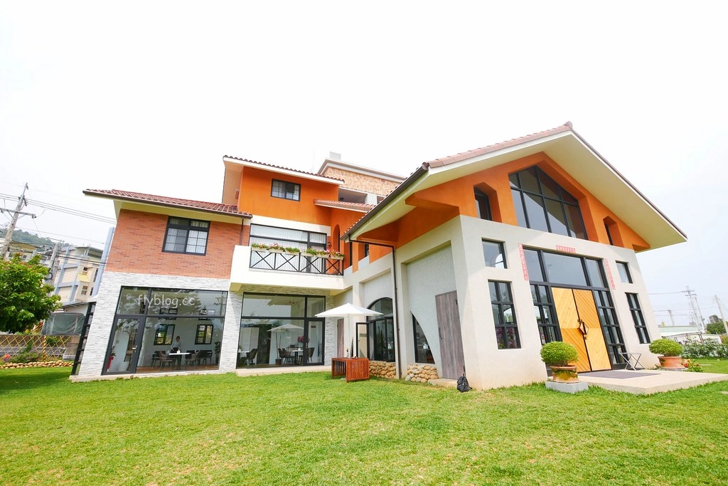 山水啡|擁有大片綠地和田園風情,漂亮落地窗建築,新社新開幕景觀餐廳 @飛天璇的口袋