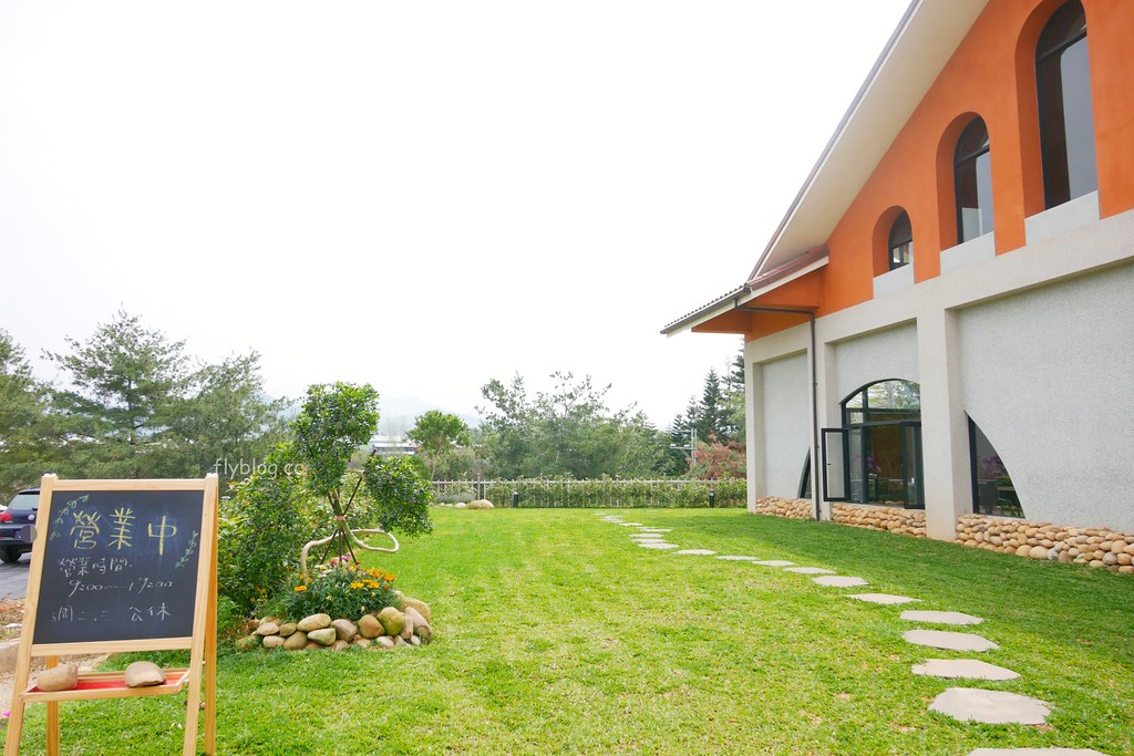 山水啡|擁有大片綠地和田園風情,漂亮落地窗建築,新社新開幕景觀餐廳 @飛天璇的口袋