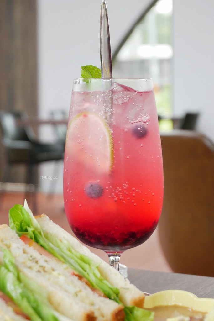 山水啡|擁有大片綠地和田園風情,漂亮落地窗建築,新社新開幕景觀餐廳 @飛天璇的口袋