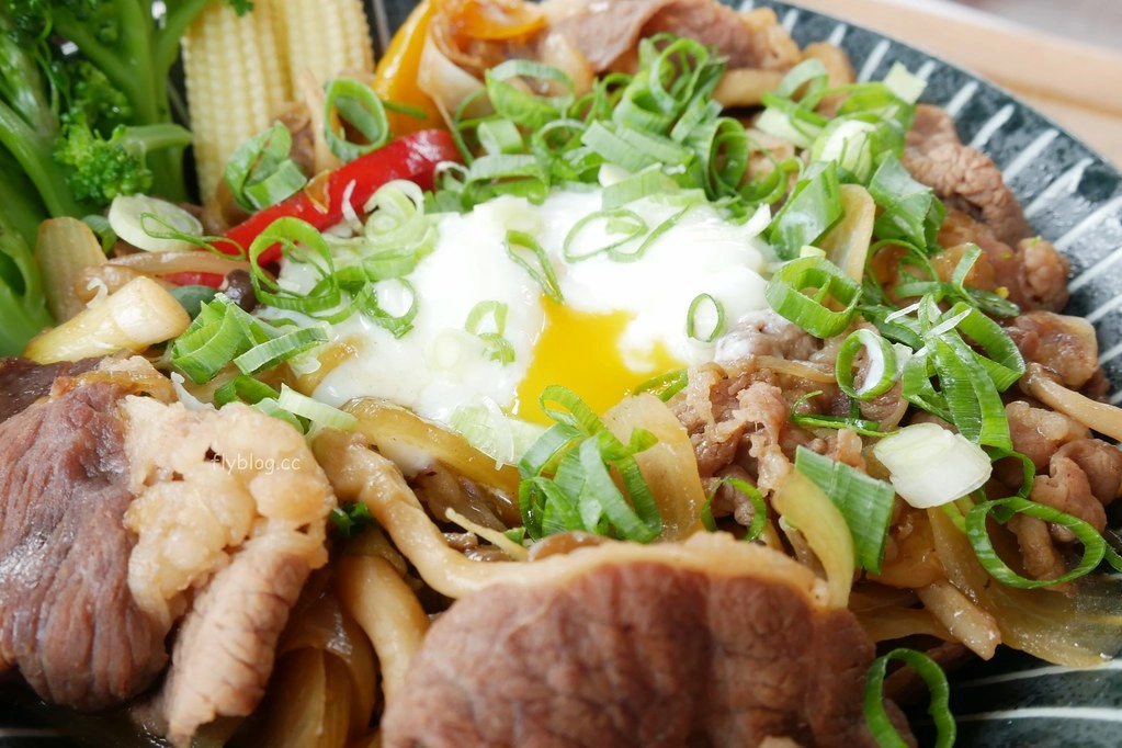 山水啡|擁有大片綠地和田園風情,漂亮落地窗建築,新社新開幕景觀餐廳 @飛天璇的口袋