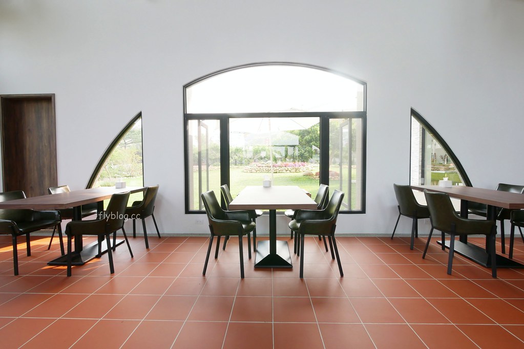 山水啡|擁有大片綠地和田園風情,漂亮落地窗建築,新社新開幕景觀餐廳 @飛天璇的口袋