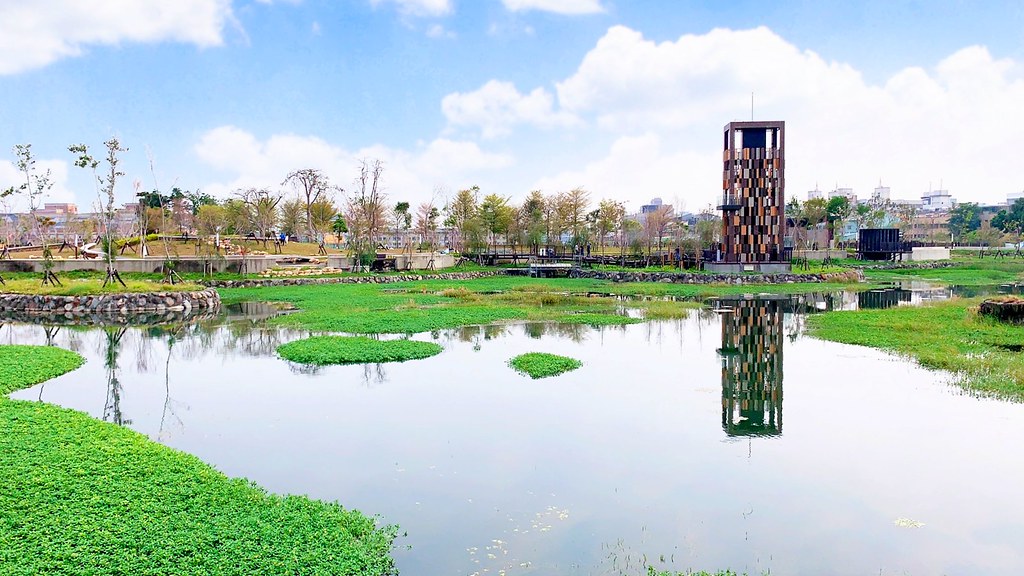 台中東區|湧泉公園.帝國製糖廠6公頃湖濱公園,歷史古蹟變得很悠閒 @飛天璇的口袋