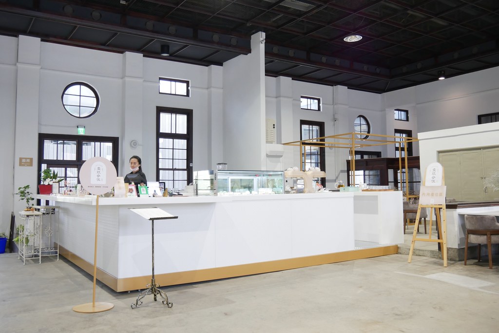 台中東區|湧泉公園.帝國製糖廠6公頃湖濱公園,歷史古蹟變得很悠閒 @飛天璇的口袋