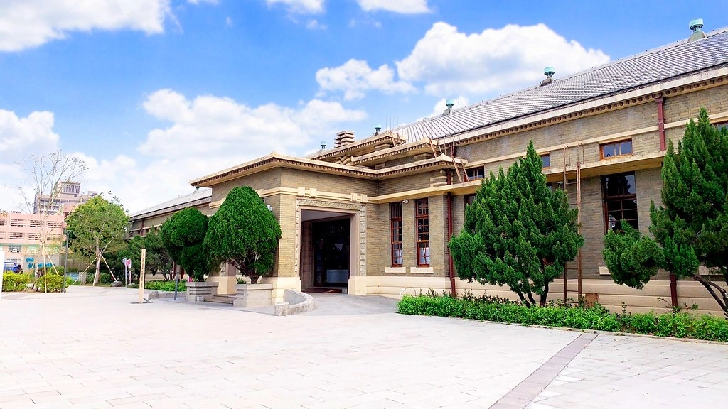 台中東區|湧泉公園.帝國製糖廠6公頃湖濱公園,歷史古蹟變得很悠閒 @飛天璇的口袋