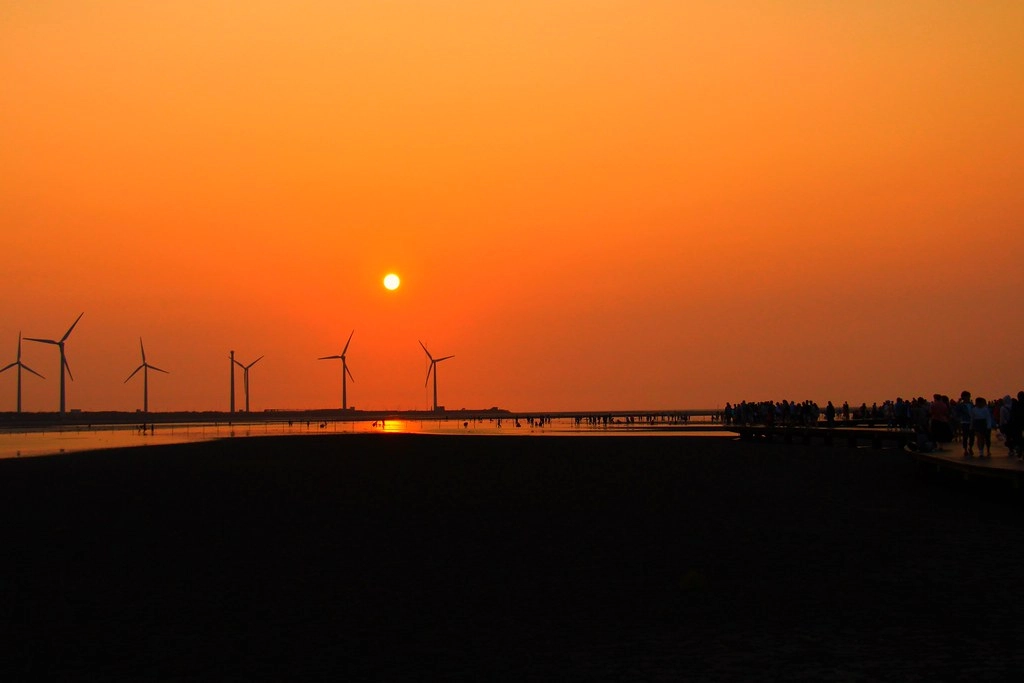 台中清水|高美溼地,日本人一生必遊一次的景點,全球六大絕美天空之鏡 @飛天璇的口袋