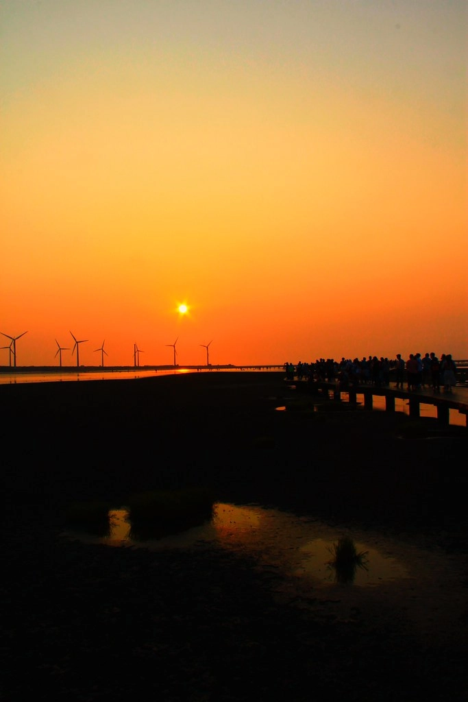 台中清水|高美溼地,日本人一生必遊一次的景點,全球六大絕美天空之鏡 @飛天璇的口袋